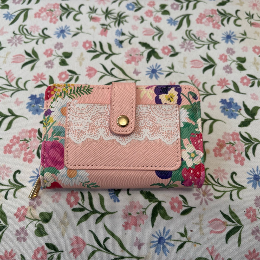 Box Lunch Hello Kitty Floral Wallet - Picture 2 of 4